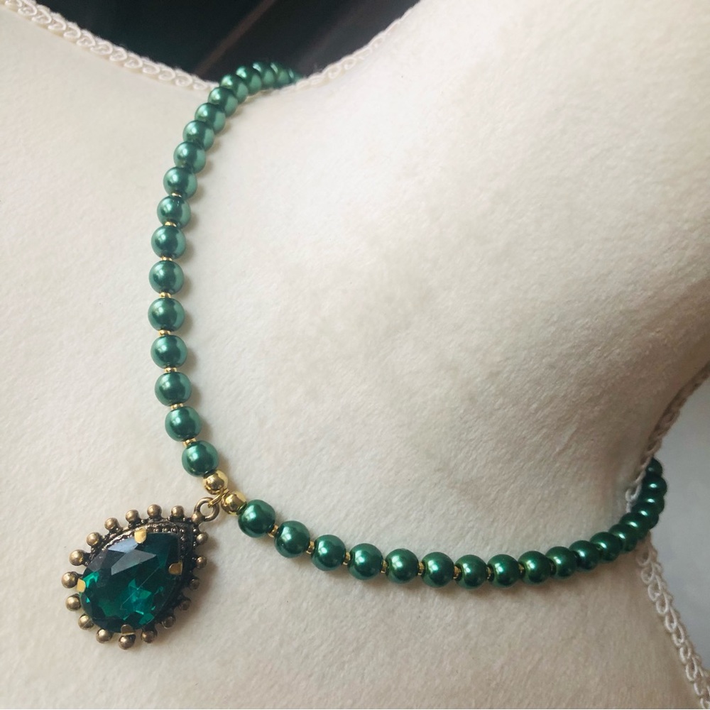 Handcrafted repurpose teardrop emerald stone pendant Czech glass Pearl necklace